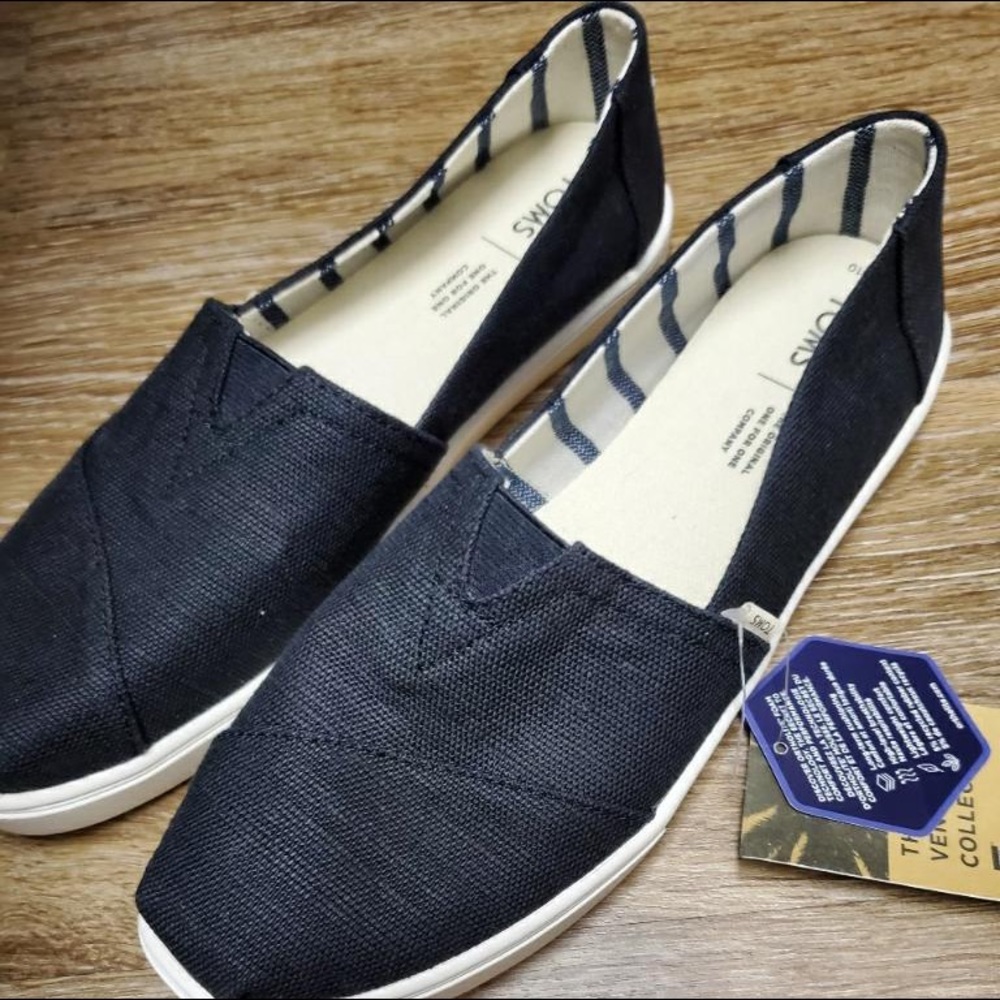 Comfy Toms shoes